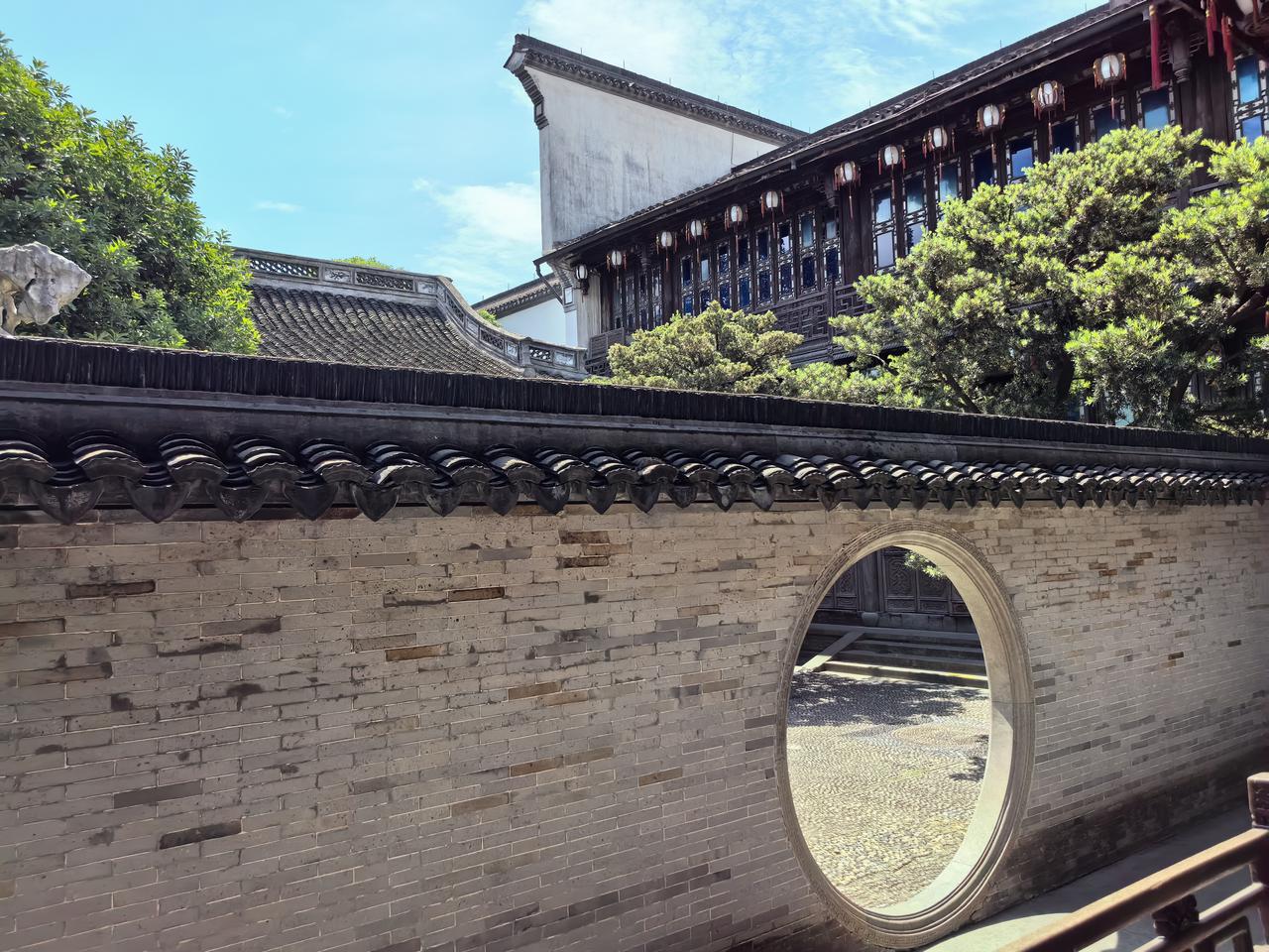 【热评】必须夯实法治基础
30多万名不符合条件执法人员被清退

法治的核心要义，