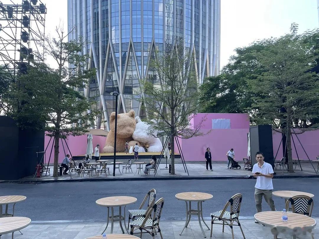 看看哪家站姐拍图能救vogue这个场地 ​​​