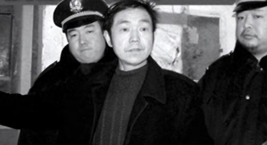 17 岁高中生被同学雇凶打死，只赔 3000 块，其父出家两年后，拎着 11 枚