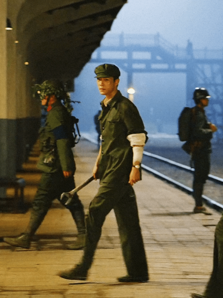 我希望得闲谨制不要再拖了，如果国庆档没有，那就元旦，不能再拖到春节档了[抓狂] 