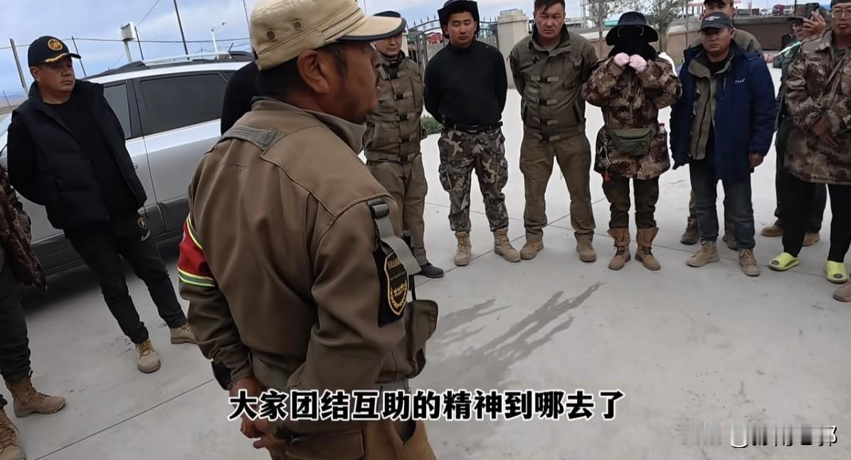 东天山骆驼队蒋队长这次对自己的队员发火了，并且要求大家一定要遵守纪律，服从团队安