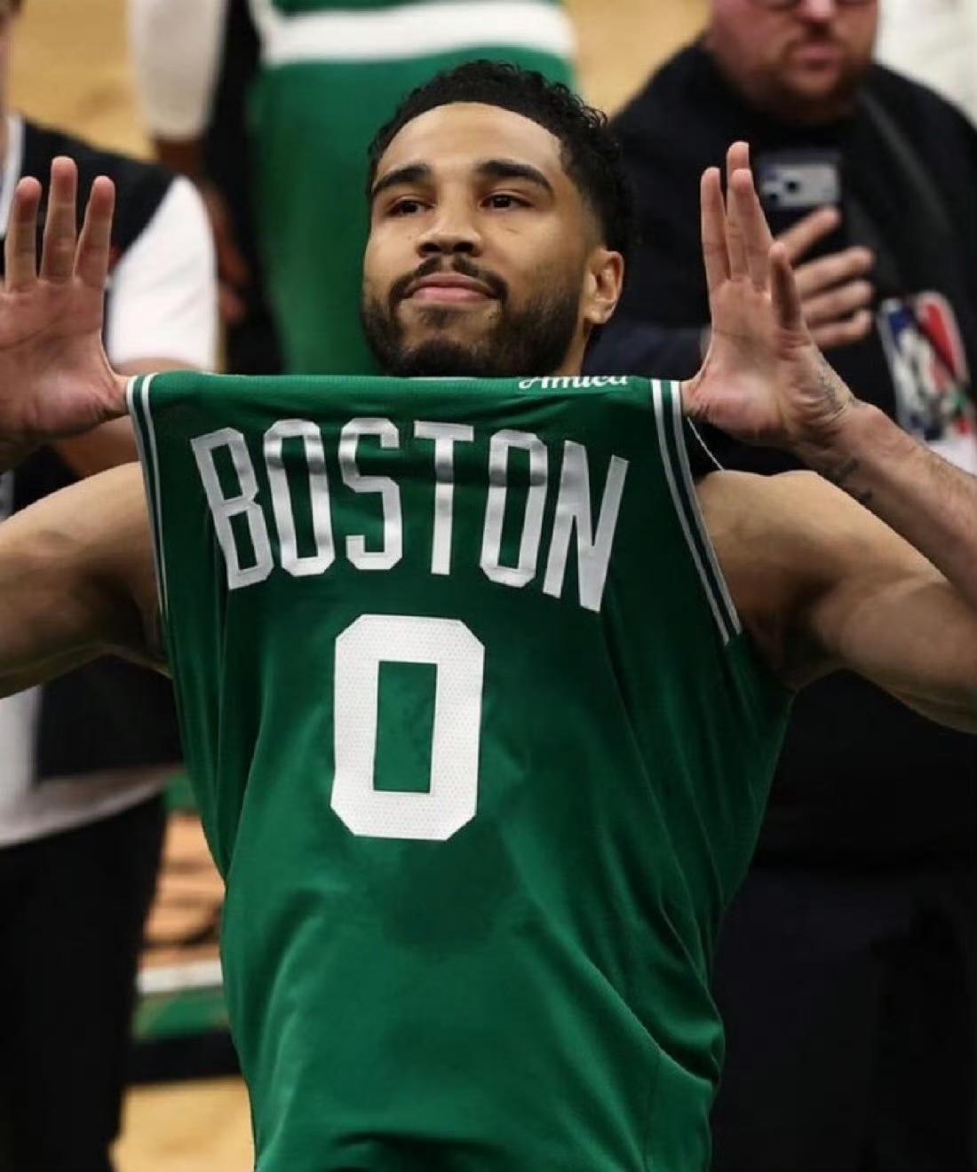 🔥 攻防一体！
塔图姆近期状态堪称无解
过去6场比赛，
塔图姆场均贡献25.3