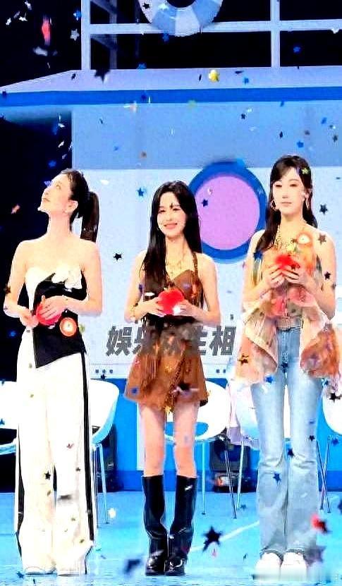 短剧滤镜碎一地：红果盛典现场合影曝光，高子怡梁思伟当场形象引热议 