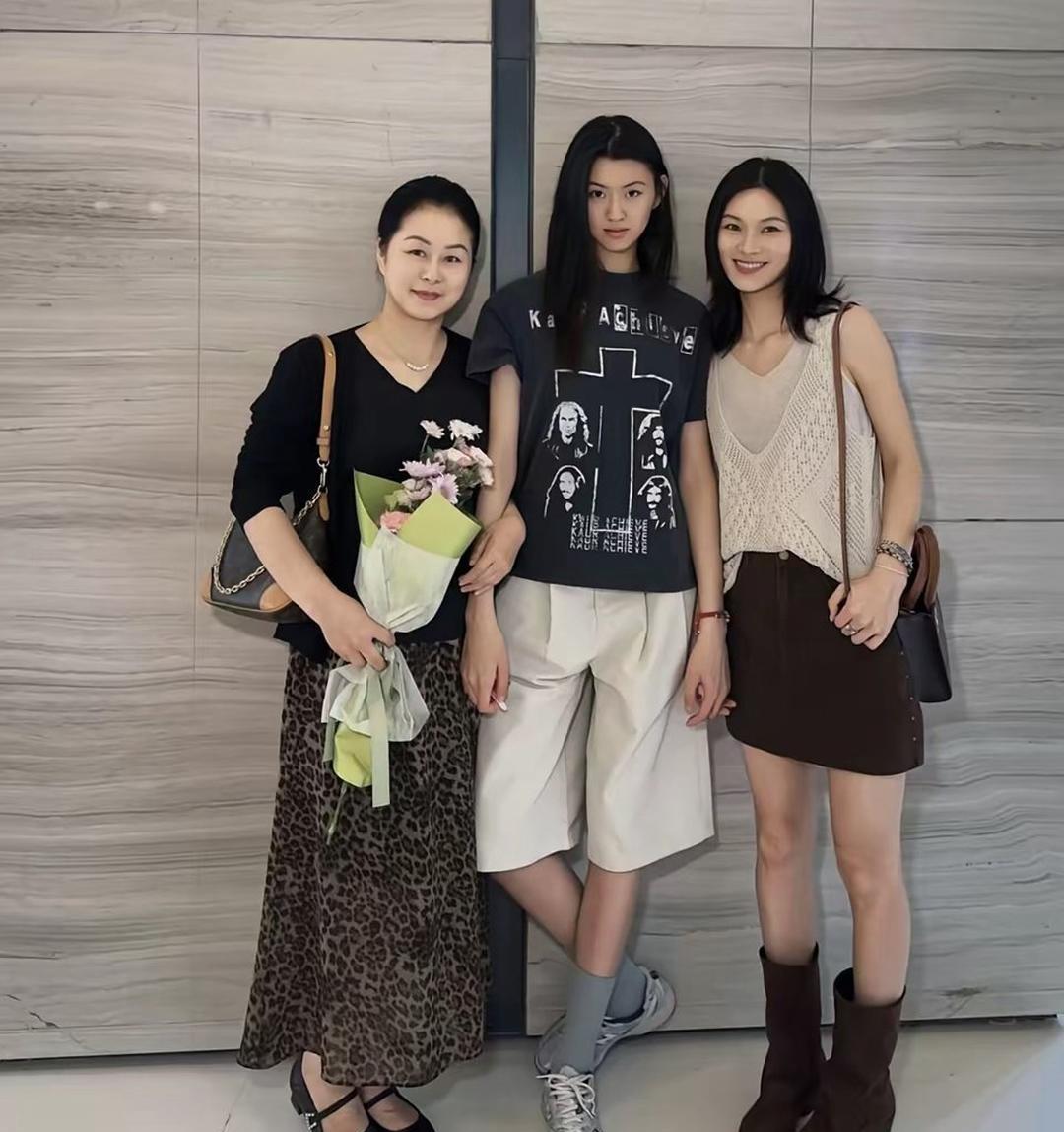 谁懂啊，这居然是女儿、妈妈、外婆三代人！