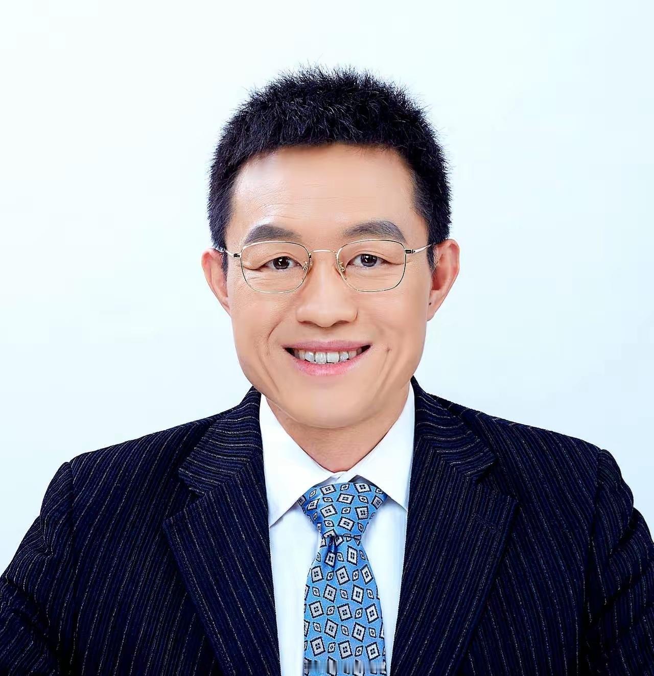 一个没有任何海外留学背景的四川南充人，拿着两万块钱的启动资金白手起步，硬是靠自己