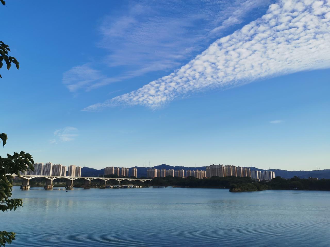 碧云天
东江边
渔舟唱晚
清波涟涟