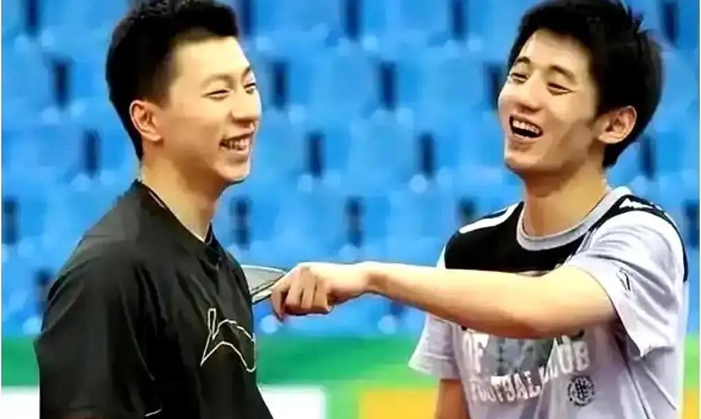 马龙输得最惨的一战，不在球场，在抖音。
 
他的双圈大满贯，打不过樊振东一板“暴