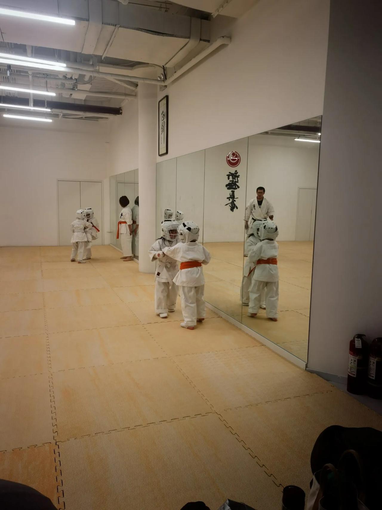 春日生活打卡季儿跆拳道训练，一招一式，有板有眼，教练和蔼可亲，训练有度。