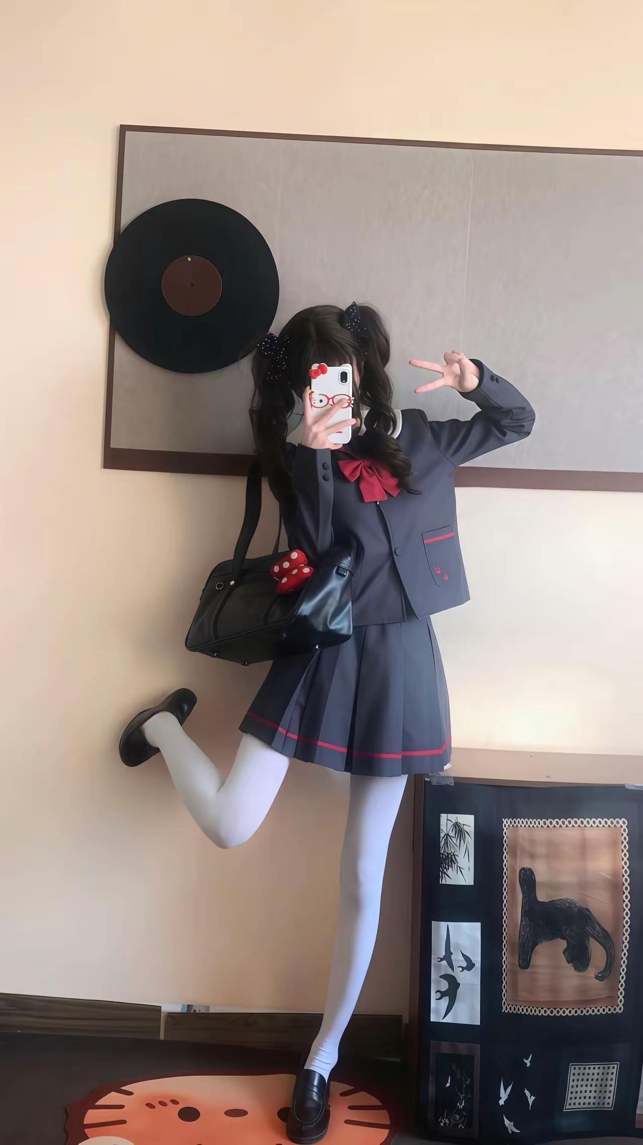 可爱女高中生穿搭，青春洋溢！💕