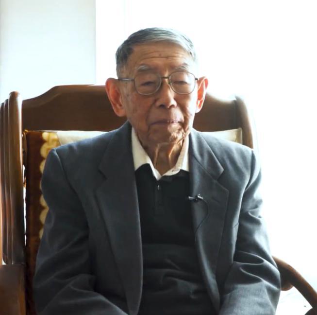 庄绎传（1933年7月-2026年5月4日），出生于山东济南，中共党员、著名翻译