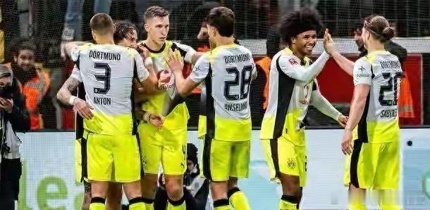 2月26日凌晨，欧冠淘汰赛附加赛收官：皇马2-1绝杀本菲卡，维尼修斯制胜，穆里尼