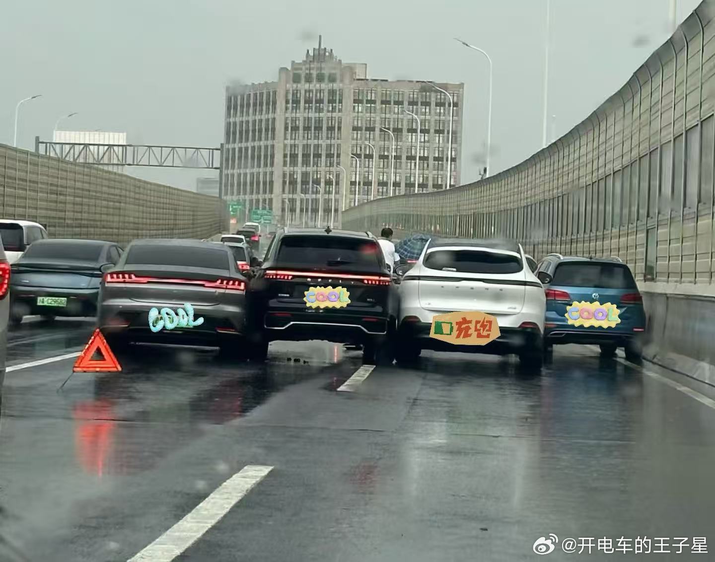 我一般很少在微博聊车祸事故但实在实在没忍住这个事故到底如何做到的不一般，非常不一