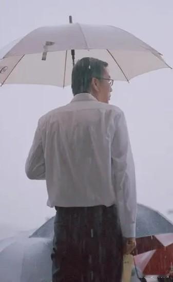 爱了一个女人30年，也替她扛起了全家，在你68岁需要和她搭伙的时候，她却用2句话
