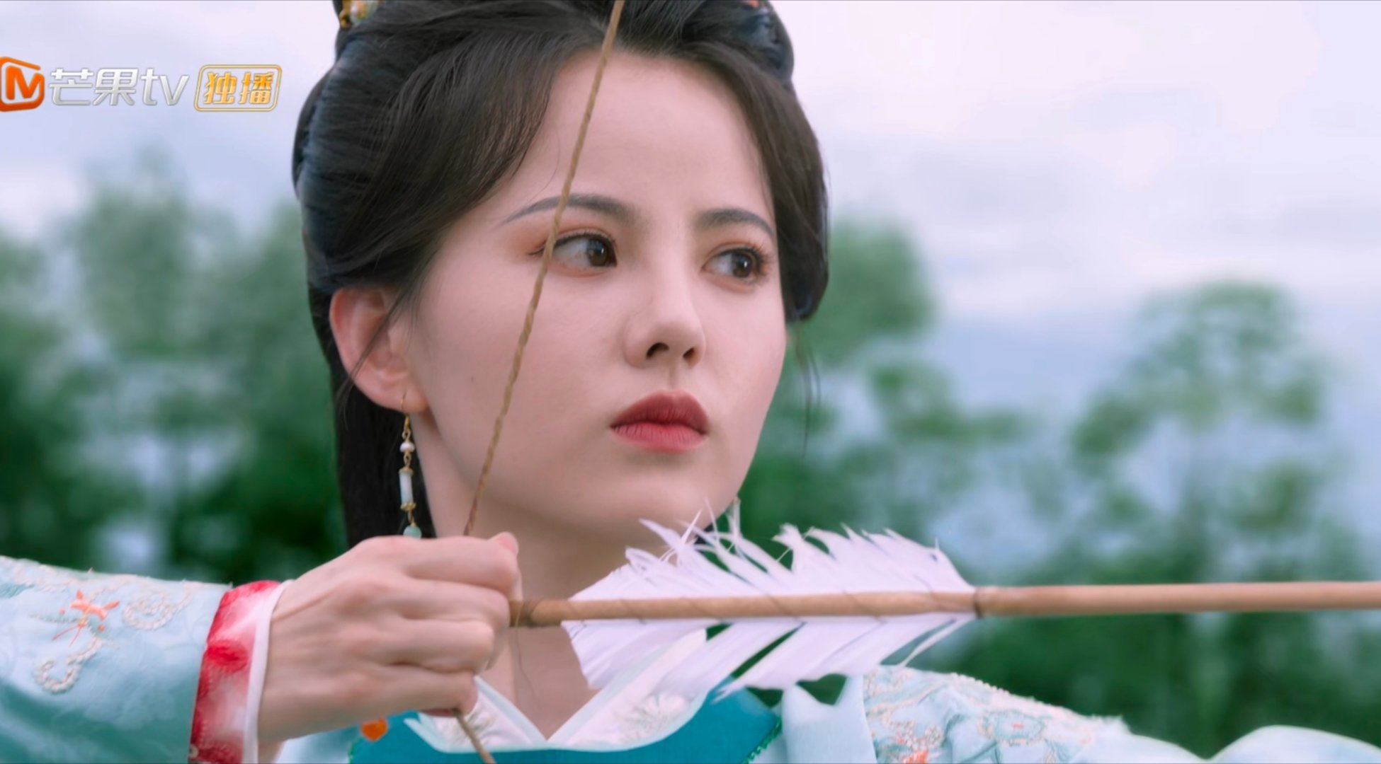黄日莹资源好虐，除了小成本剧女主外，在稍微好点的古装剧里连女二都没演过 