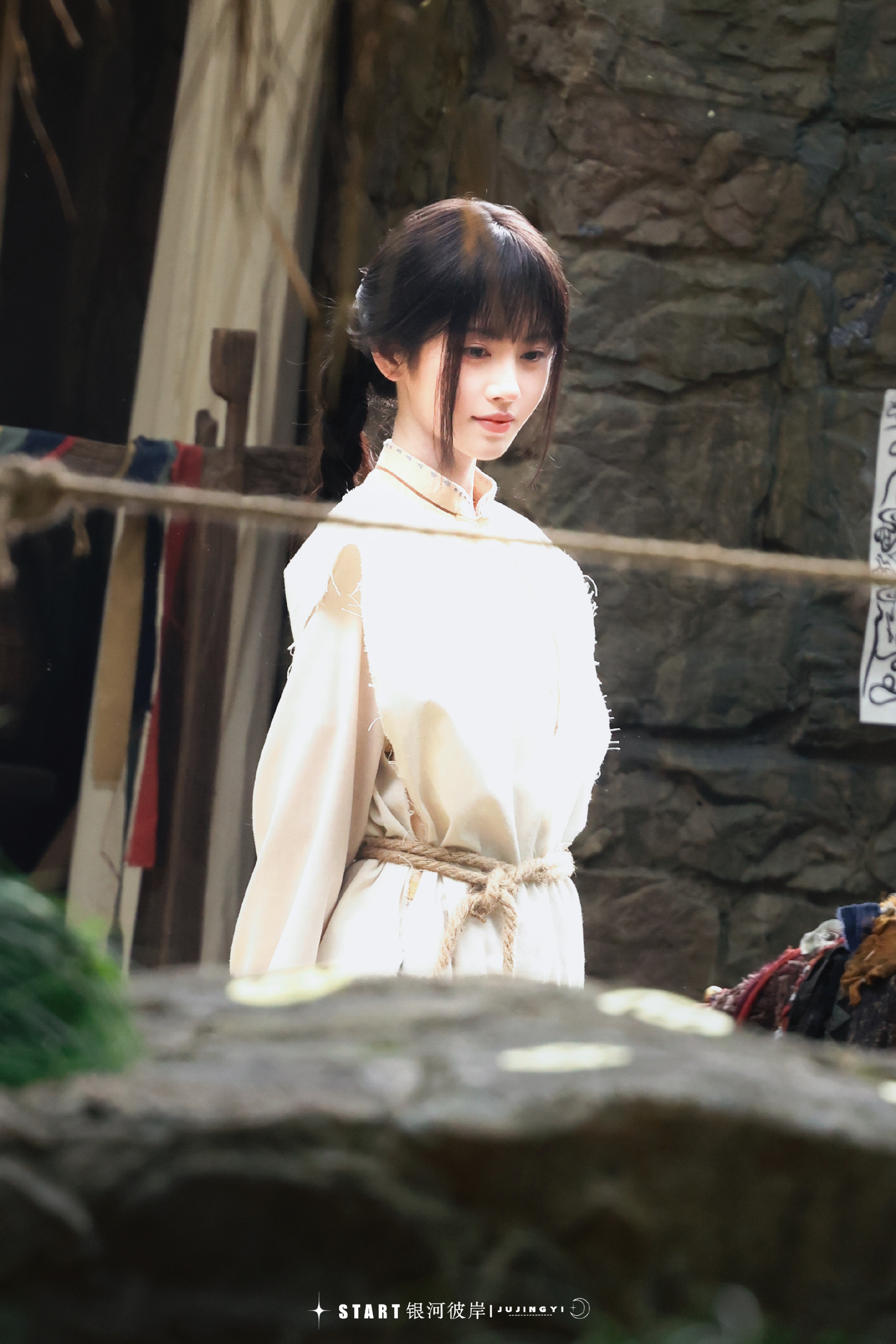 鞠婧祎姜黎非 jjy鞠婧祎千香 “荒芜的平原开满玫瑰，你来时花已绽放无关四季” 