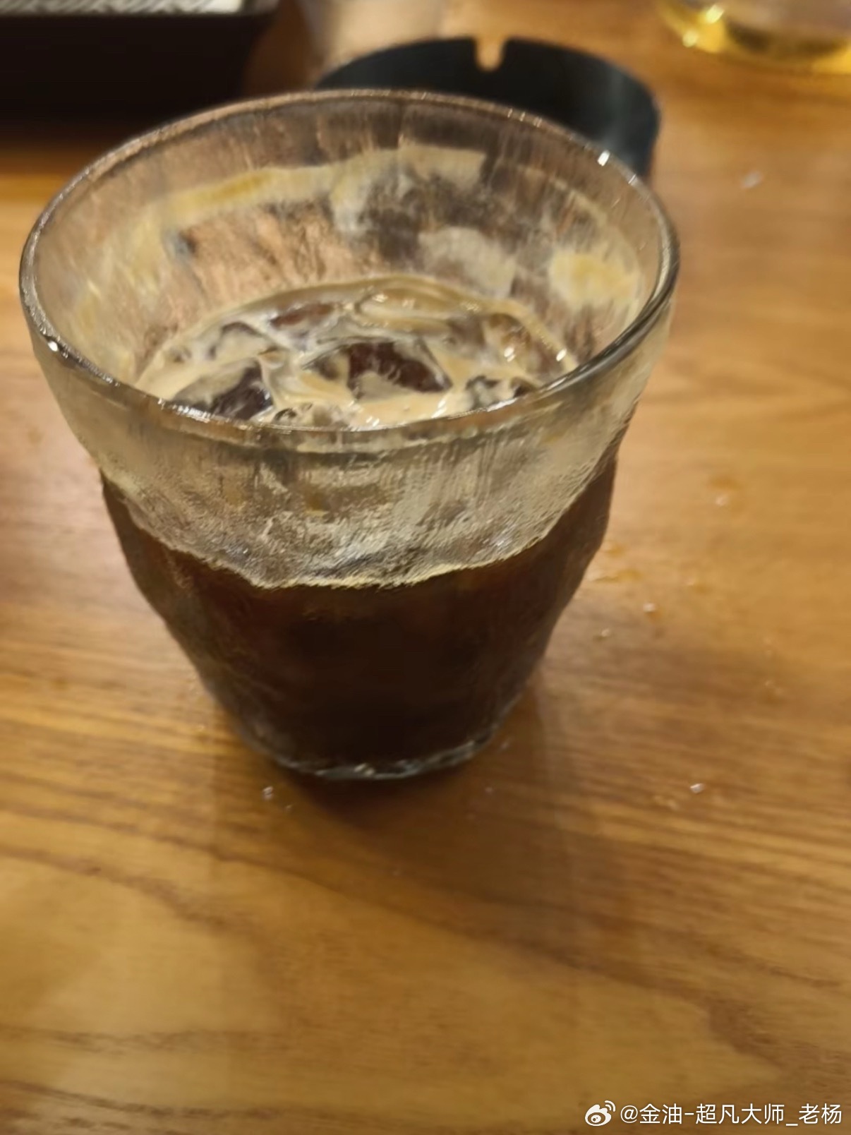 昨天睡得晚一觉醒来困的不行，喝点苦的清醒清醒黄金金价黄金现货外汇黄金原油博弈大师