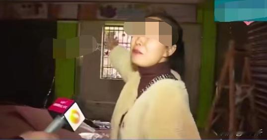 湖南长沙，女子开店卖水果，和房东签了10年的租房协议，付了14.4万租金，又花9