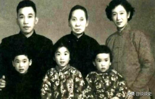 1899年，梁启超把全家人接到了日本。他一见到妻子的“陪嫁丫鬟”王桂荃，眼睛顿时
