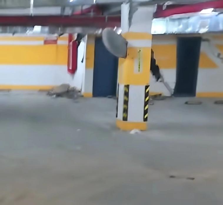 刚刚交付两年，房子就成了这个样子
河北张家口一个小区地下车库发生下沉，而且业主纷