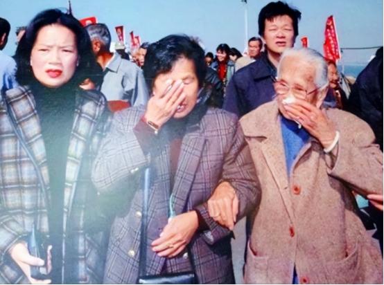 1949年，施宫存夫妇收到命令逃往台湾，将只有3个月大的儿子留在了大陆。40年后