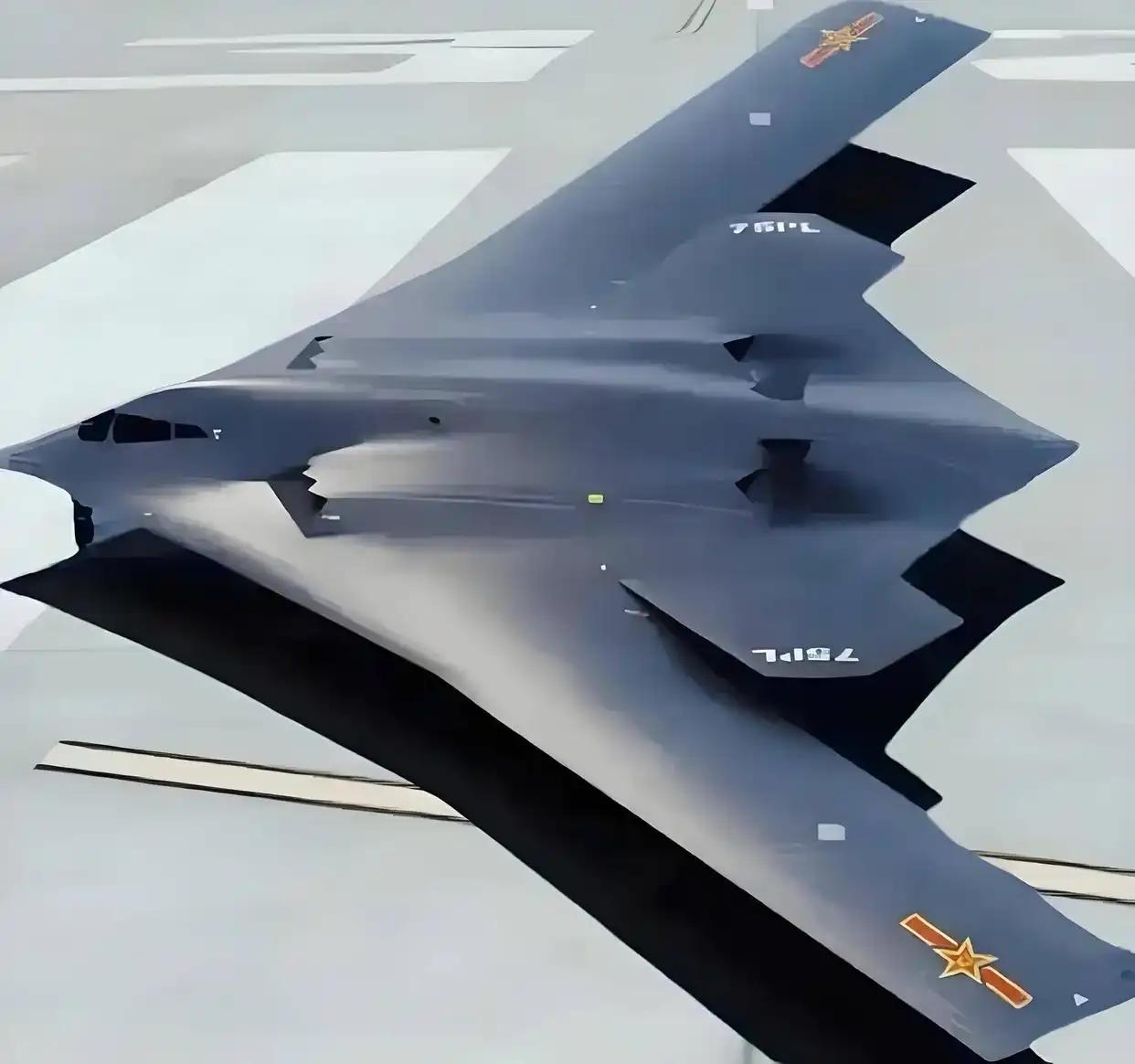 这是不是新年以来最炸裂的消息？！

疑似大型航模试飞被网友拍到，视频里有古城墙！