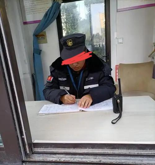 青海，一名保安到前台提交辞职材料，不料，办完离职手续10分钟后，他突然晕倒，送医