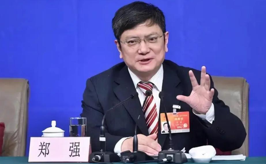 郑强教授一句话让国人都震惊了：民富不等于国强。如果我们跟老美干起来，跑的最快的可