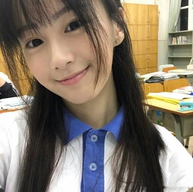 包上恩这张脸演校花拿什么输 《炽夏》路透里包上恩的造型真的太可了！简单的校服穿在