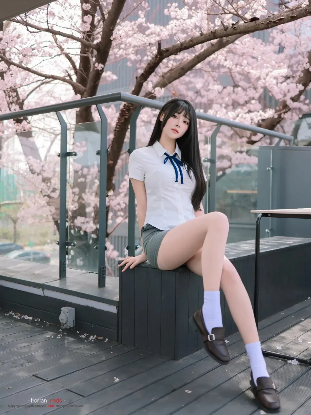 高颜值jk制服 jk美女 这腿又长又白又细 这谁能顶得住啊 jk制服女孩