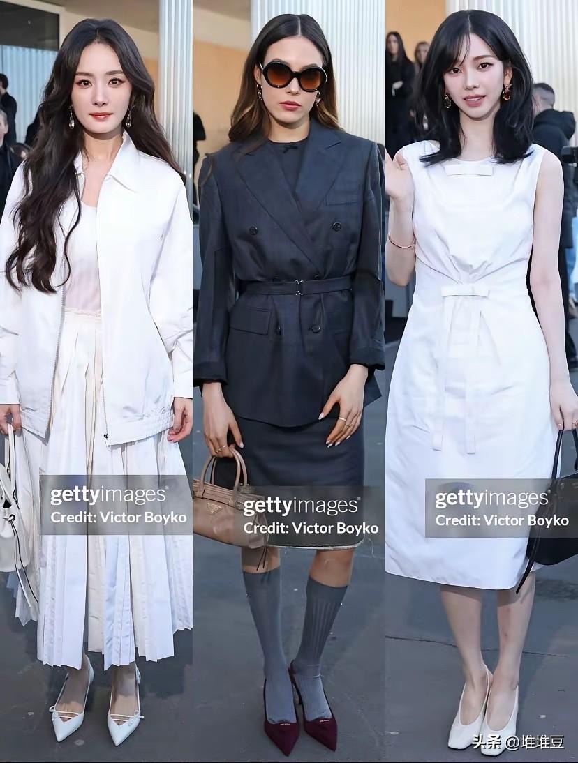 杨幂去米兰时装周看个秀，
一夜之间被全网嘲上了热搜？
不少人跟风吐槽：座位差、待