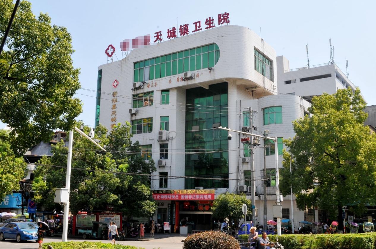 老家有个亲戚前年胆囊炎发作，去镇卫生院住了五天院。总共花了三千二，新农合报完，自