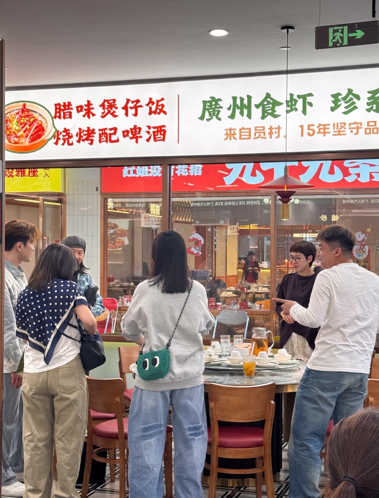 在天河吃小龙虾…发现隔壁桌是明星[恐惧][恐惧]
📍广州 员村珍姐龙虾(华师店