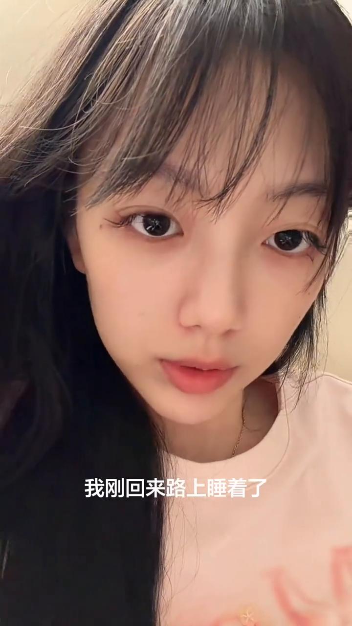 我刚回来路上睡着了，无法用语言形容，我说这大盘怎么红成这个样子，一看我亏5万9。