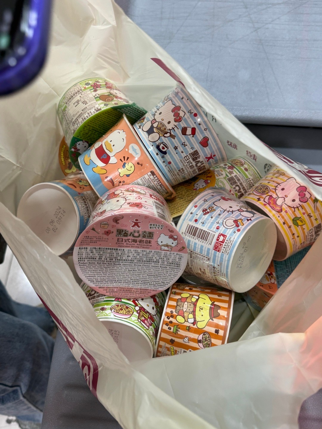 那个三丽鸥的hellokitty里面就是介样子滴！！超爱 虽然不怎么好吃肯德基的