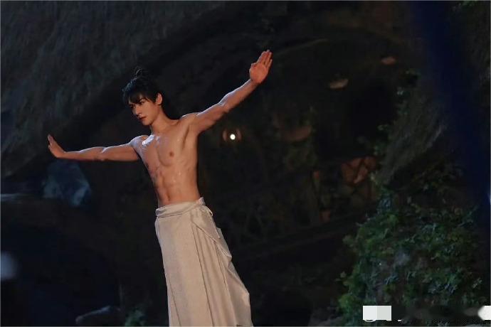 现在电视剧这么细的吗？腋毛都P没了？ 不过还是有漏掉的 ​ ​​​