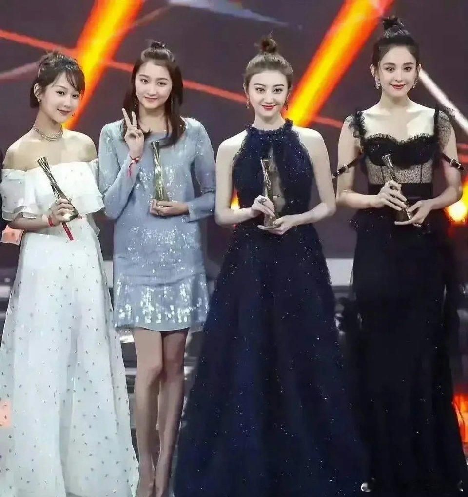 果然女明星一同台合照优点缺点全都看出来了 ​​​