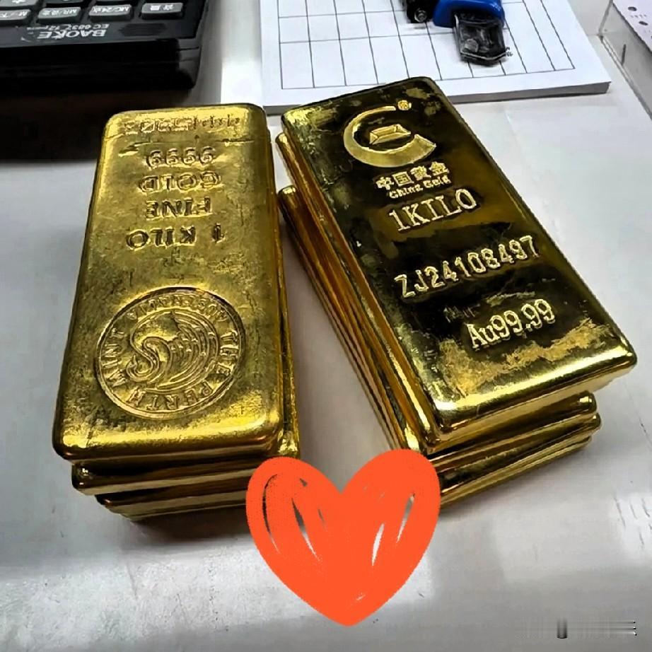 现在金价波动比以前大太多，连华尔街都说是短期技术性调整，长期基本面还在。央行还在