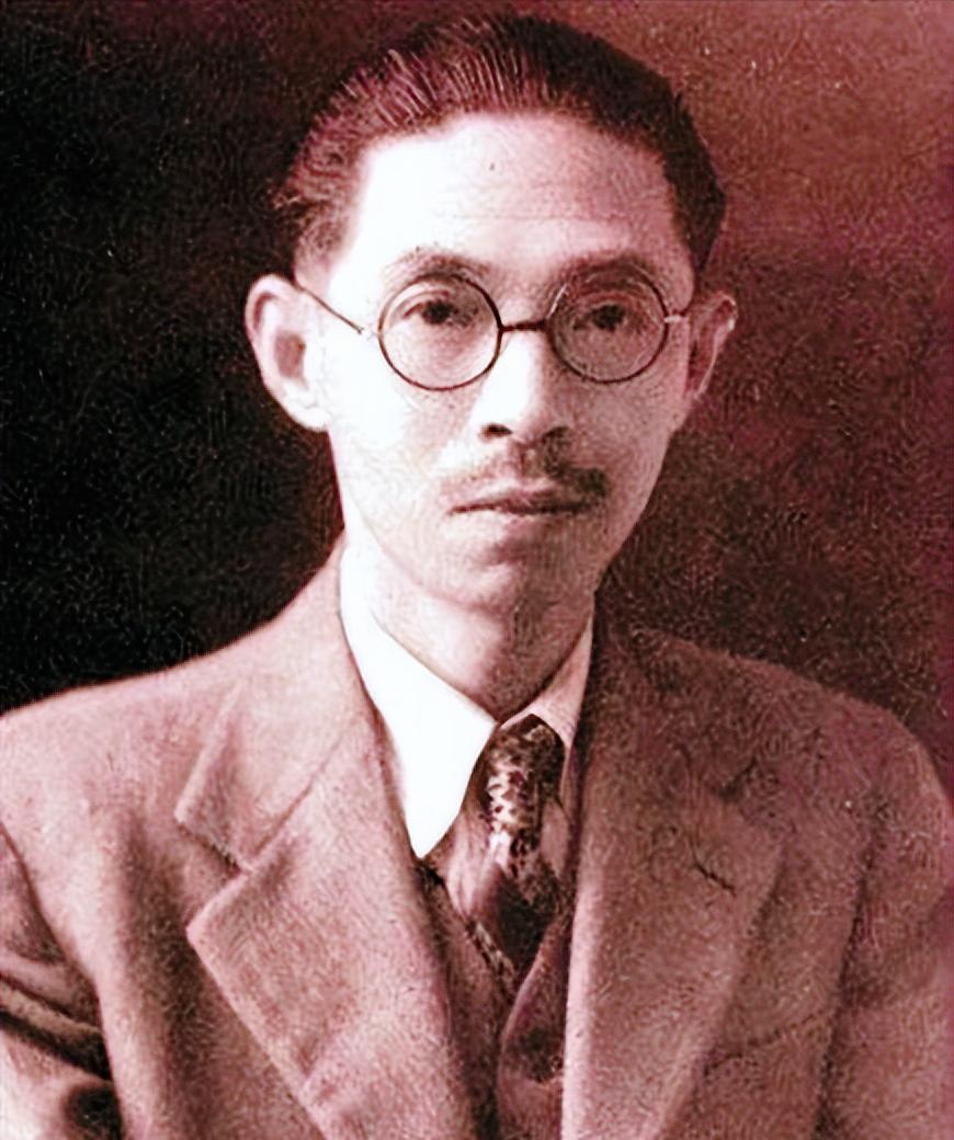 1928年，32岁的茅盾婚内爱上23岁的秦德君。

轮船鸣笛声里，茅盾望着甲板上