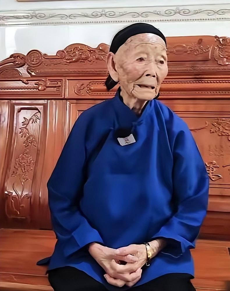 结婚不到20天，丈夫就随红军长征。他说等三五年就回来，但她等了将近90年，106