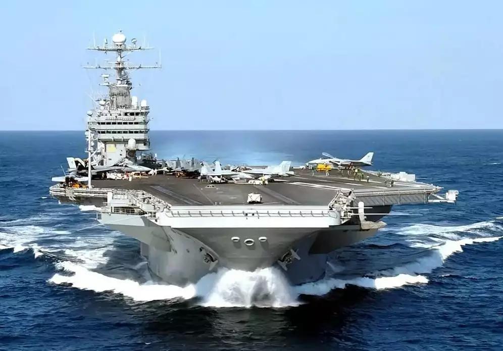 一年用于装屁得多少钱哪，看到中国又有航母下水，心里其实挺复杂的。一方面，航母下水