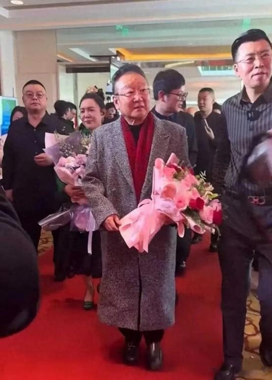 蒋大为先生是当代德艺双馨的歌唱艺术家，他嘹亮的歌喉一直深受广大国内听众的喜爱。还