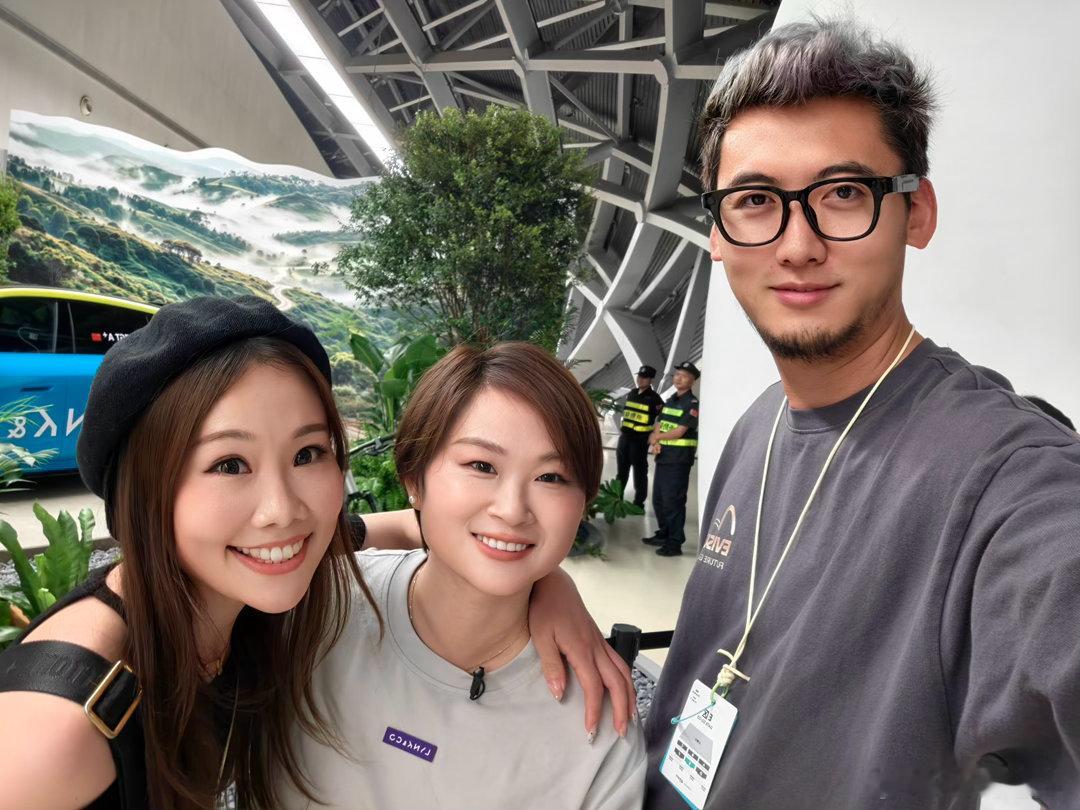 终于见到领克07GT拉力赛车了！蓝黄银三拼色帅不帅～～蓝色是07gt的帕米尔蓝，