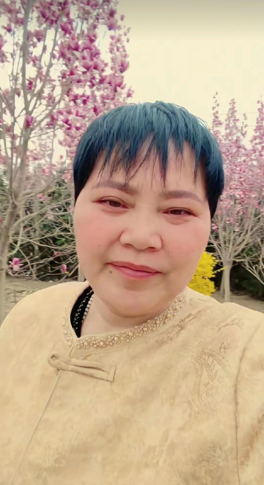 向阳花阿姨依旧留在河北，不知哑叔是否会有心灵感应。他是个痴情之人，眷恋着身旁想见