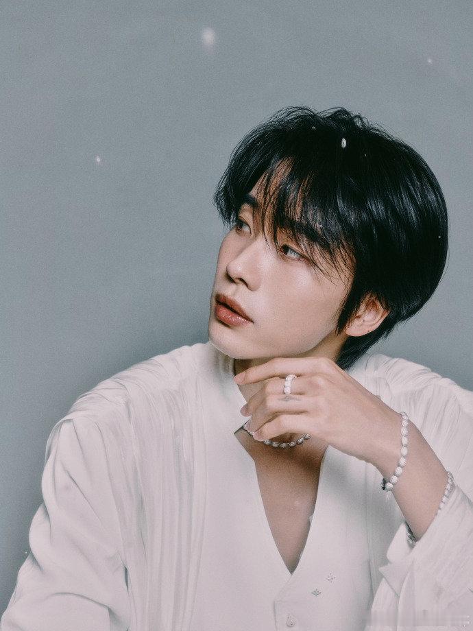 青你老秀人愿旗下员工得音综冠军声鸣远扬老秀人夺冠真的太励志了！音乐里的细腻表达和