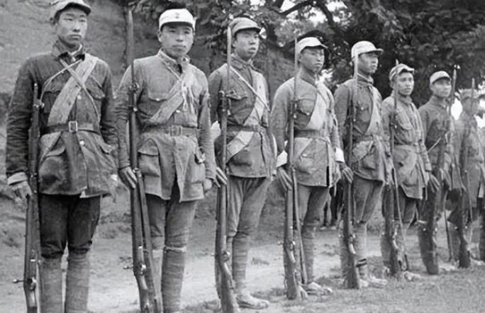 街头剃头匠竟是抗日名将？50年代重庆重逢，藏着一段热血与遗憾的往事
50年代重庆