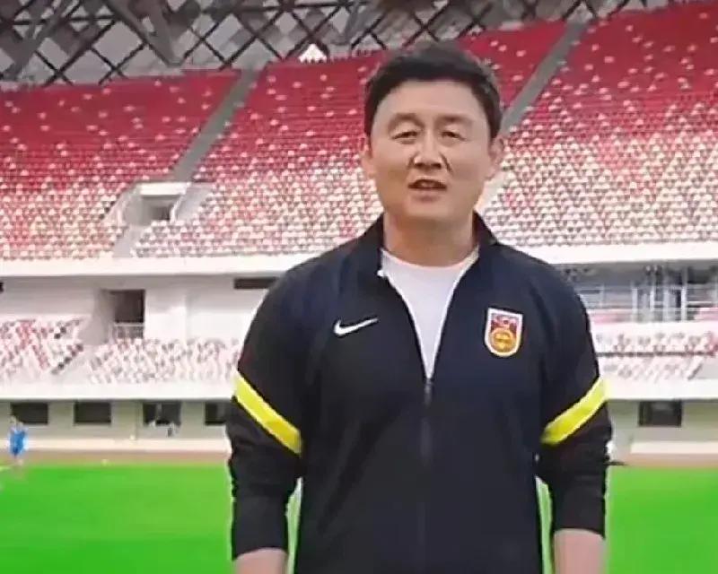 6月8日，无证教练董路直接喊话孙继海："不服气来踢一场，你们球员的费用我也全包了