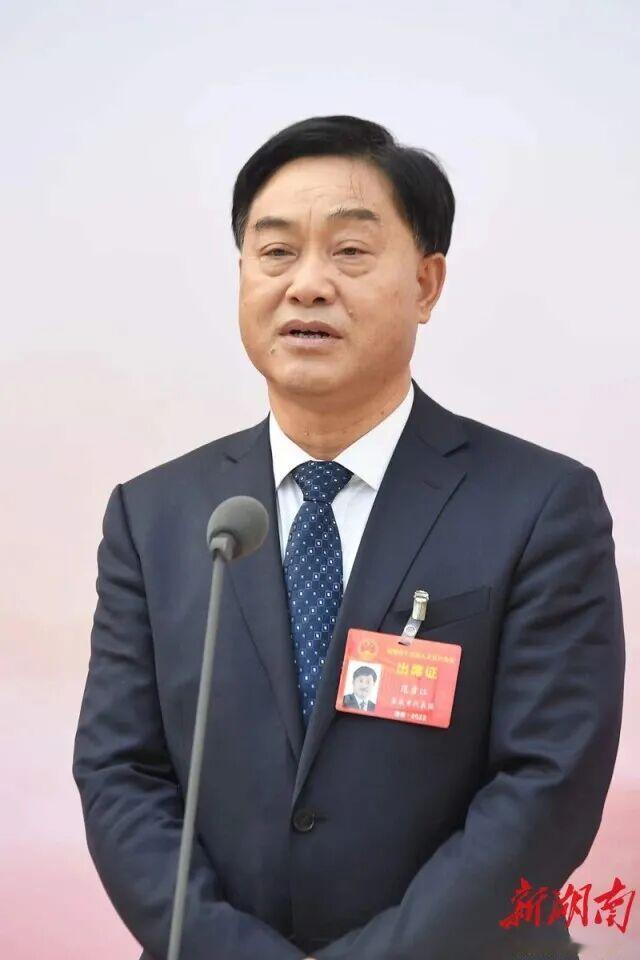 全国优秀教师
第七届“徐特立教育奖”获得者
省优秀教育工作者
湖南省优秀共产党员