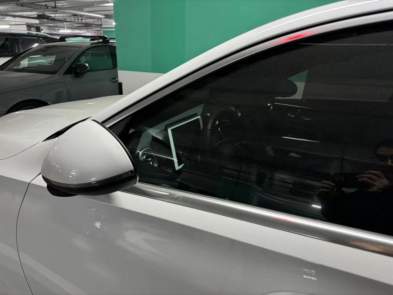 努力想变成智能化的传统汽车，只需要一部 iPad[心]