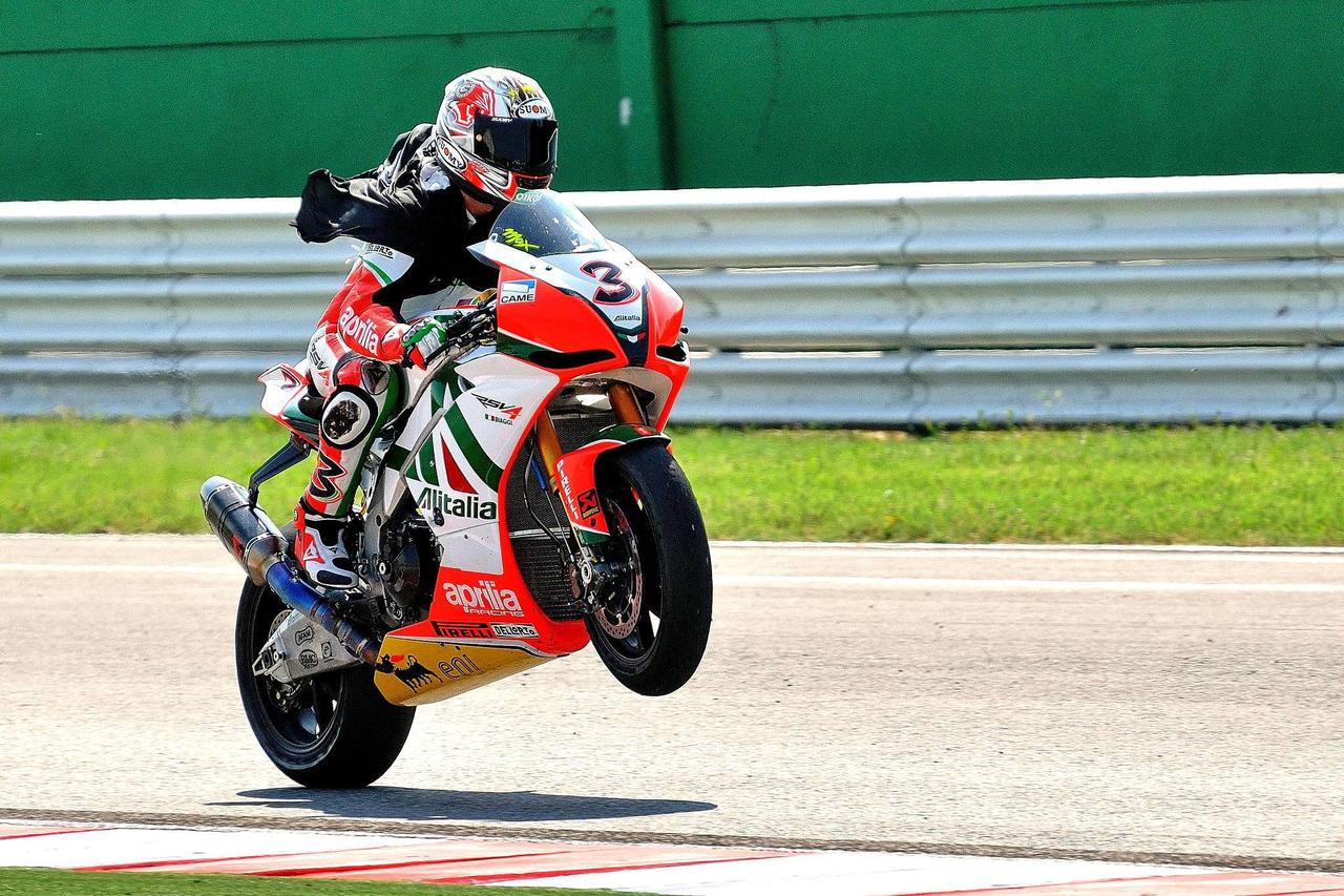 WSBK技术分析：电控系统是赛车的隐形大脑
现代SBK赛车的牵引力控制、防翘头、