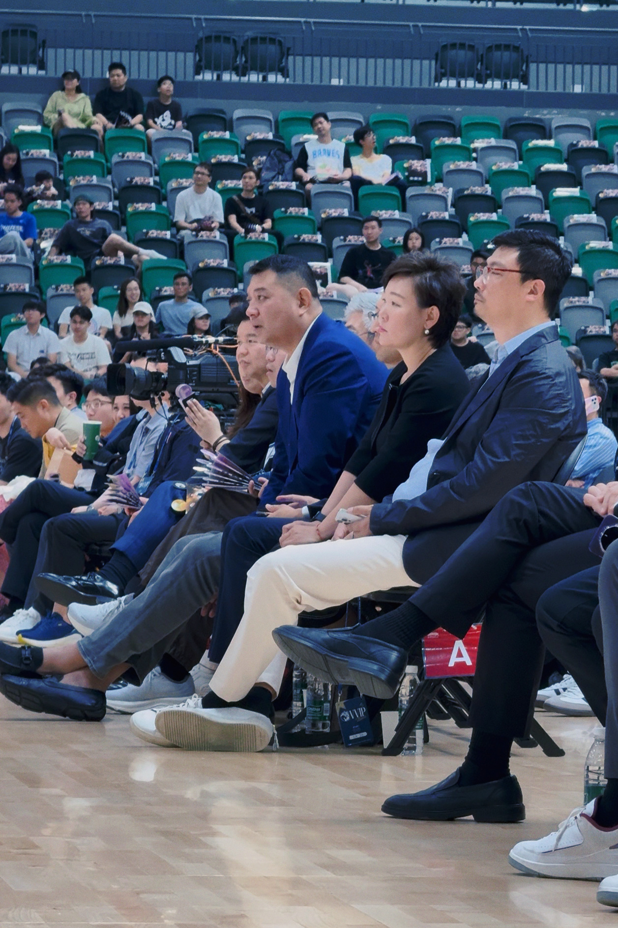 香港金牛已经领先30+，距离三连冠越来越近，确实是NBL里独一档的存在。现场好的